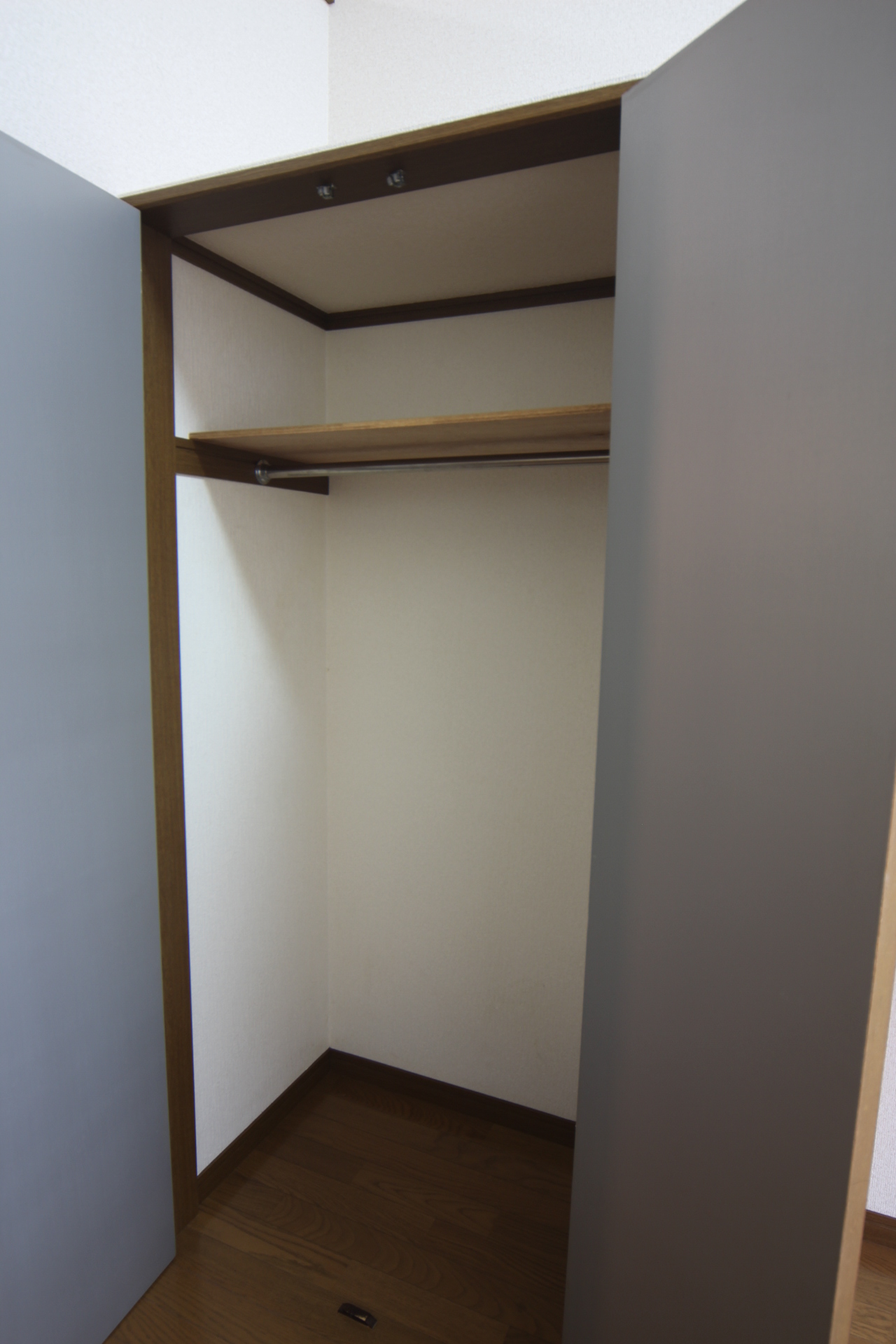 Receipt. closet! It is convenient to use in conjunction with the loft! 