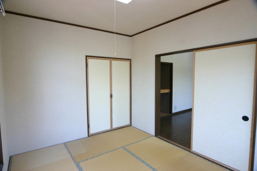 Living and room. Japanese-style room 6 quires