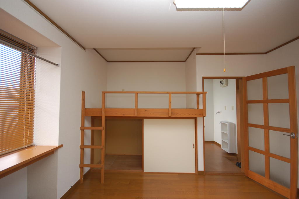 Living and room. Loft with a Western-style 8 quires