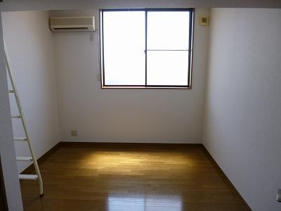 Living and room. It contains the day from the window, A bright room