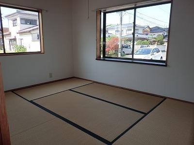 Other room space. Bright Japanese-style room in which the window there are two. 