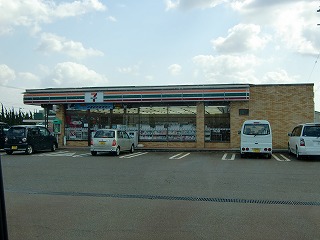Convenience store. Seven-Eleven Sanjo Higashihonjoji store up (convenience store) 410m