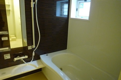 Bath. Ease ventilation in the window with a bathroom