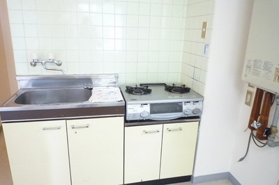 Kitchen. Gas stove can be installed