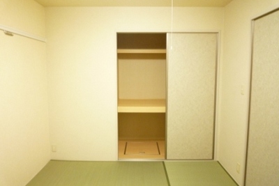 Living and room. Is a Japanese-style room of storage