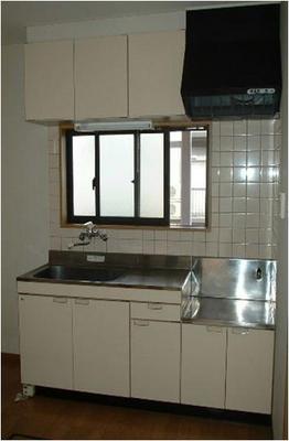 Kitchen. In easy-to-use kitchen, It is very convenient to have also attached window