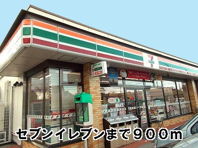 Convenience store. 900m to Seven-Eleven (convenience store)