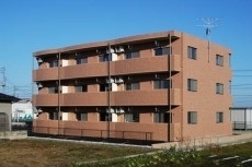 Building appearance. Shibata is a rare apartment structure in the city