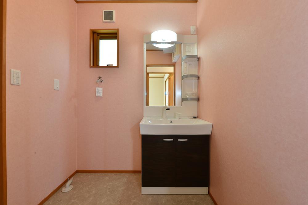 Wash basin, toilet. Indoor (July 2013) Shooting