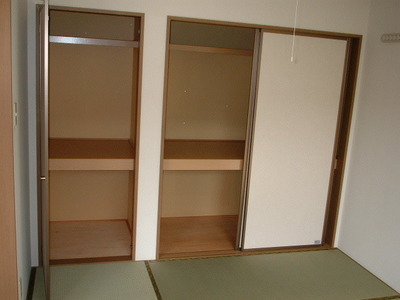 Receipt. The Japanese-style room comes with two closet