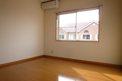 Other room space. Japan is well bright room per (the same type of photo)