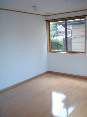 Other room space. Good bright rooms of per day (photograph is the one of the first floor)