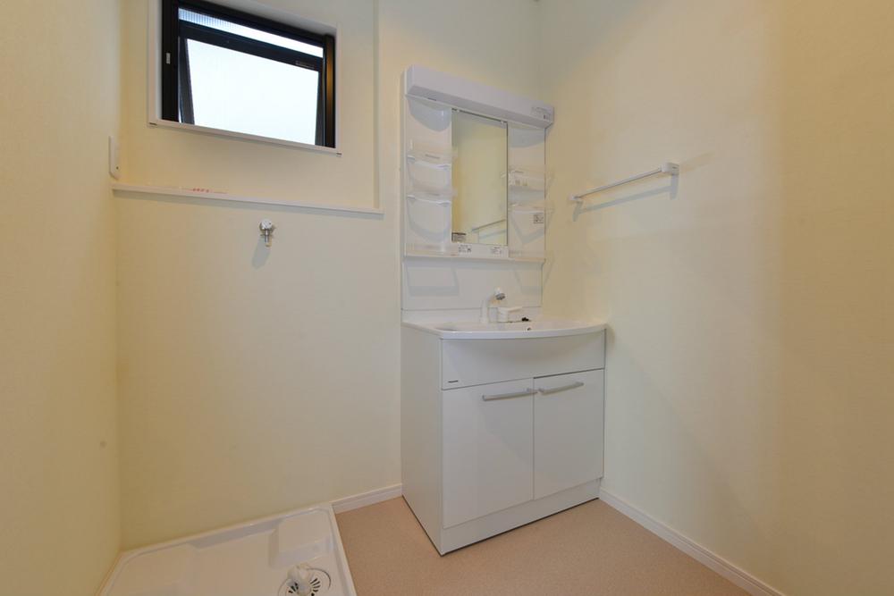 Wash basin, toilet. Indoor (June 2013) Shooting