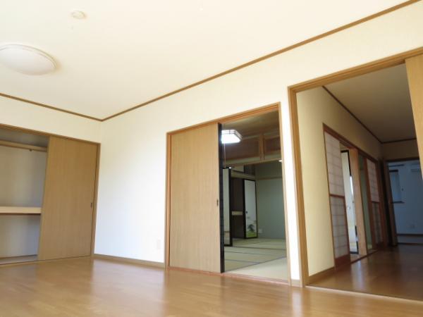 Non-living room. Spacious 2 Kaiyoshitsu (13 quires)