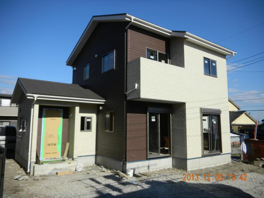 Local appearance photo. Exterior was now scaffold is balanced appearance seen in your house 2013 in early December of the southeast corner lot with a hot spring is looking forward to the finish because it is the future of the construction work