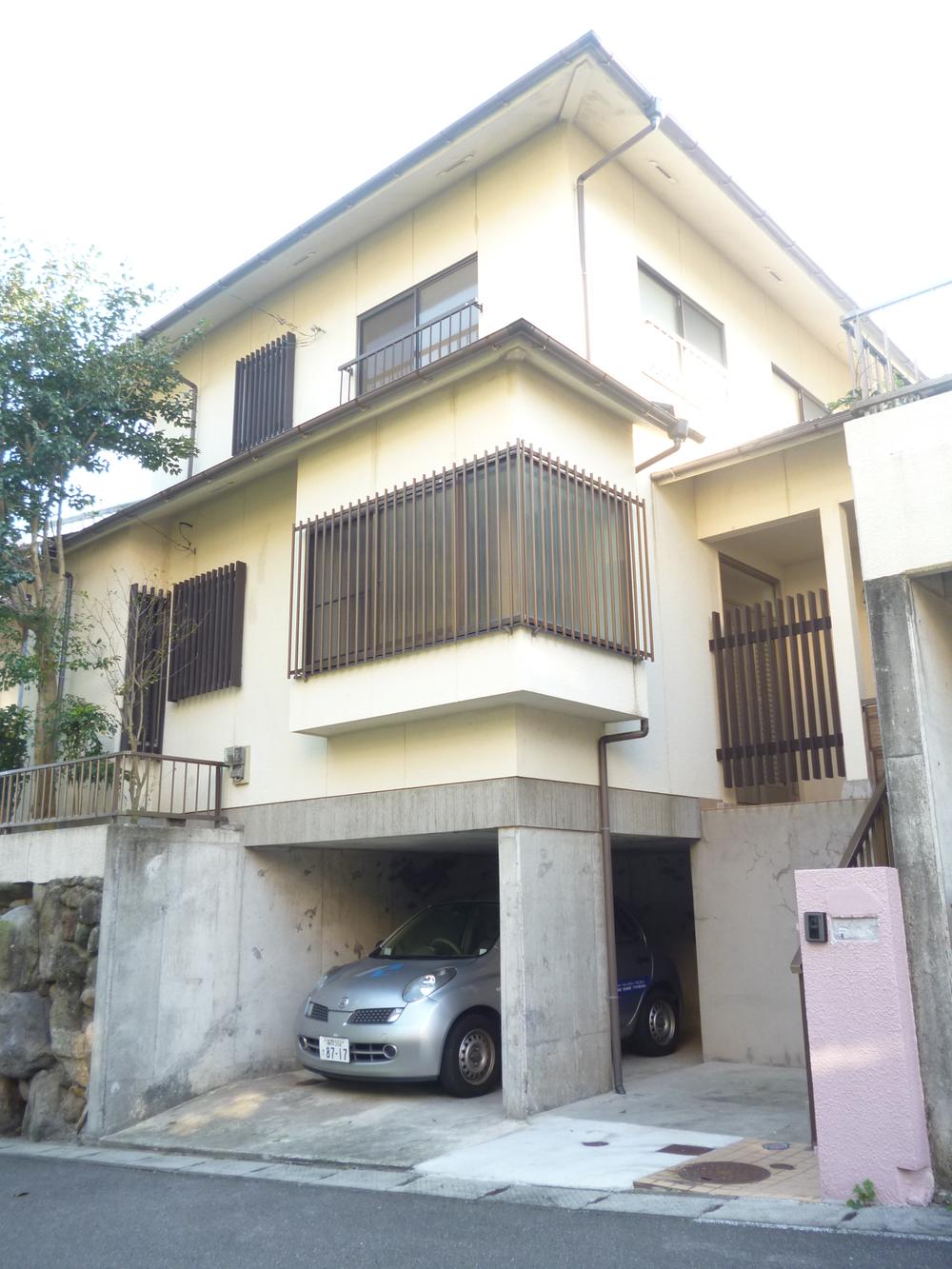 Local appearance photo. Is the impact a certain appearance with a garage.
