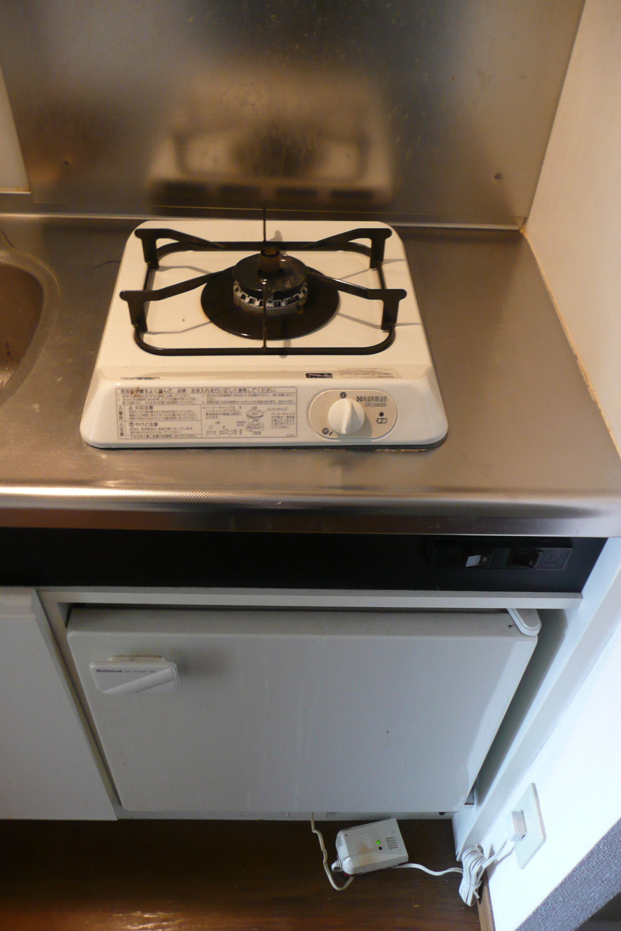 Other Equipment. 1 lot gas stoves ・ With mini fridge