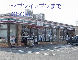 Convenience store. 650m to Seven-Eleven (convenience store)