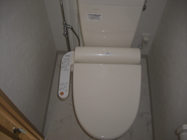 Toilet. Heated toilet seat