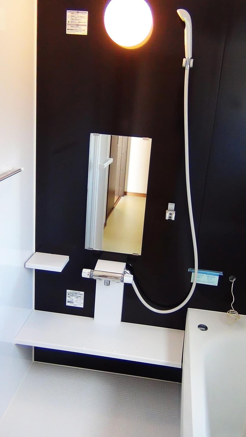 Same specifications photo (bathroom). The series, Other property is a picture. Reference Image