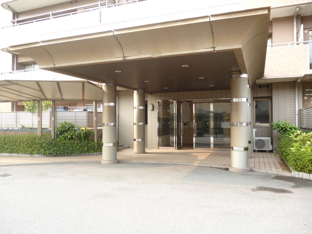 Entrance. It is a luxurious entrance ☆