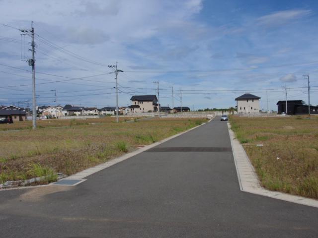Local land photo. A flat residential land, Is also open and bright impression atmosphere in the park.