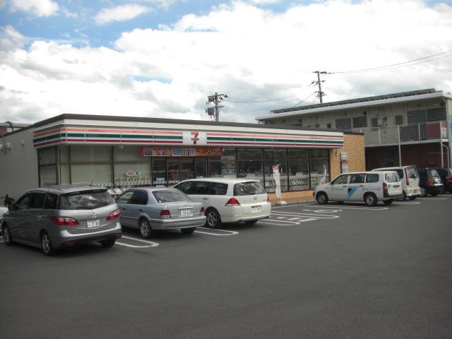 Convenience store. 750m until the Seven-Eleven store Mori