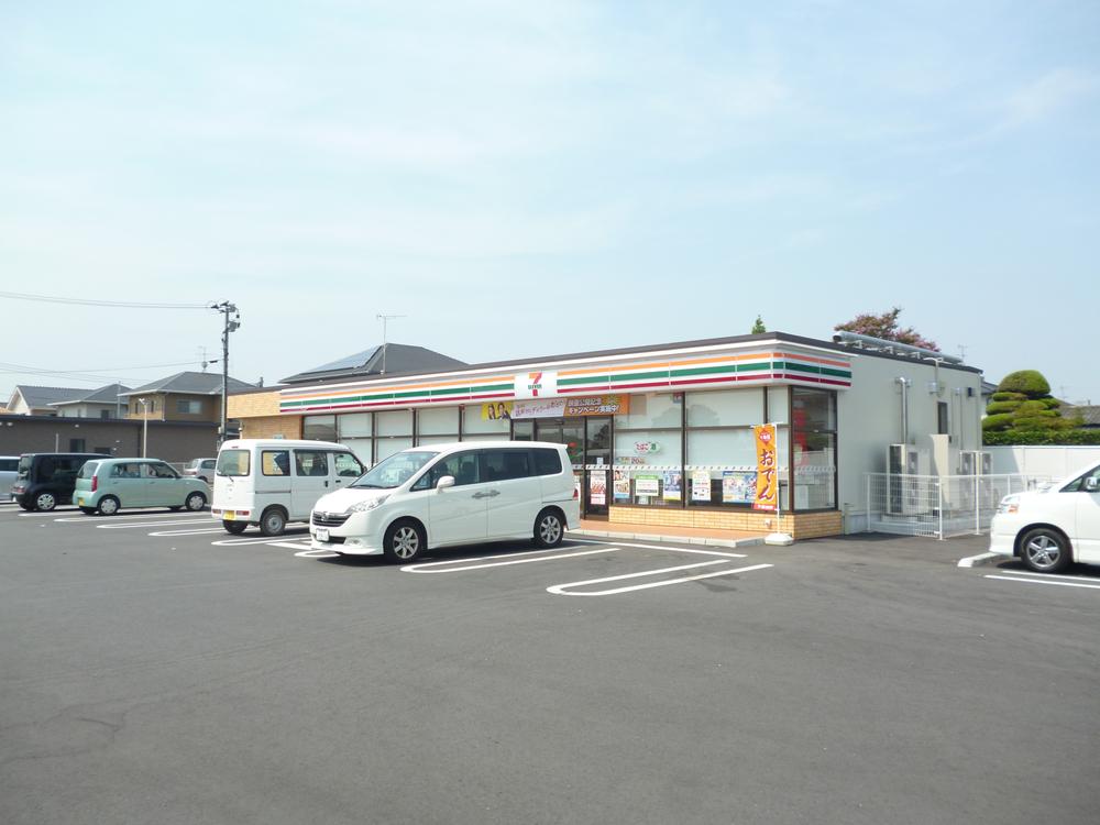 Convenience store. Since the 400m convenience store is also located in close to Seven-Eleven, It is convenient to the little shopping