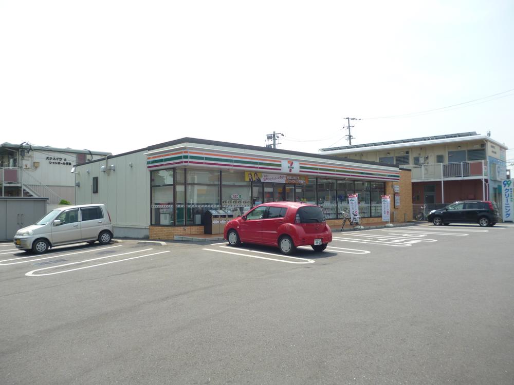 Convenience store. 650m firmly because there is also a convenience store to Seven-Eleven Oita Mori shop, Your peace of mind, even if it is no longer missing something food and beverage, etc. ☆
