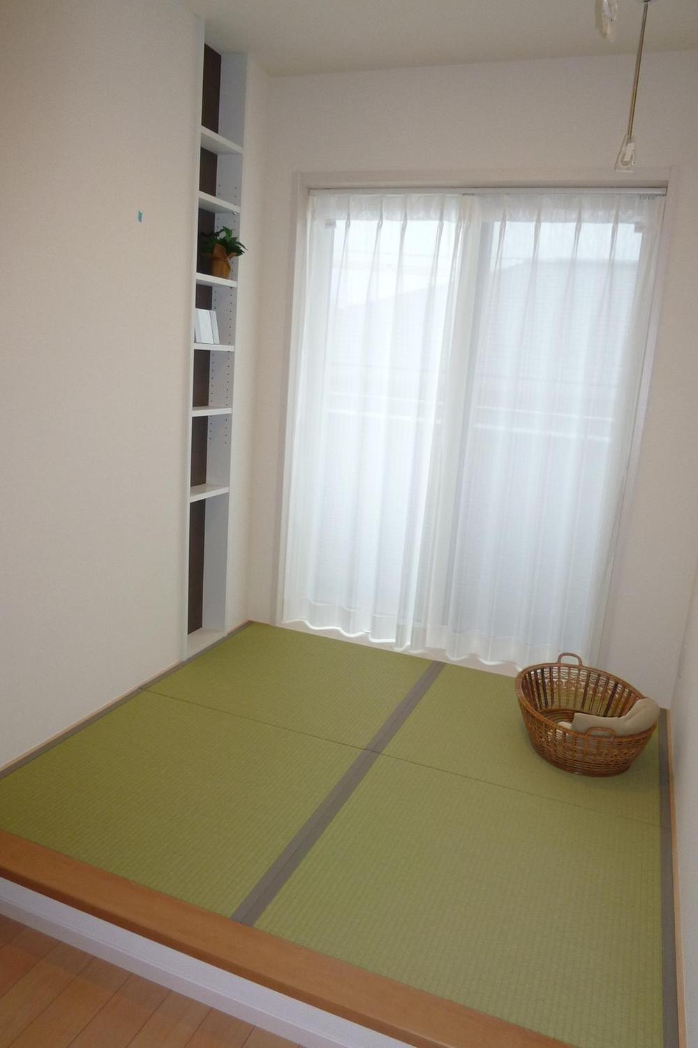 Non-living room. Second floor tatami corner.