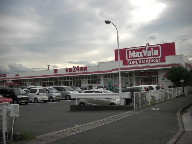 Supermarket. Maxvalu to Ozai shop 1100m