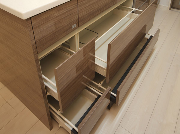 Kitchen.  [Slide storage] On that you can store plenty, Adopt the back of the storage product is also easy to see and convenient slide storage. It has been designed easier to tidy up bits and bobs from the big pot.