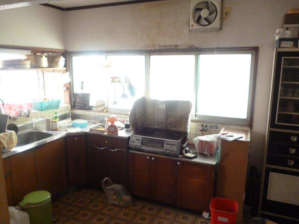 Kitchen. It is a very large kitchen ☆ 