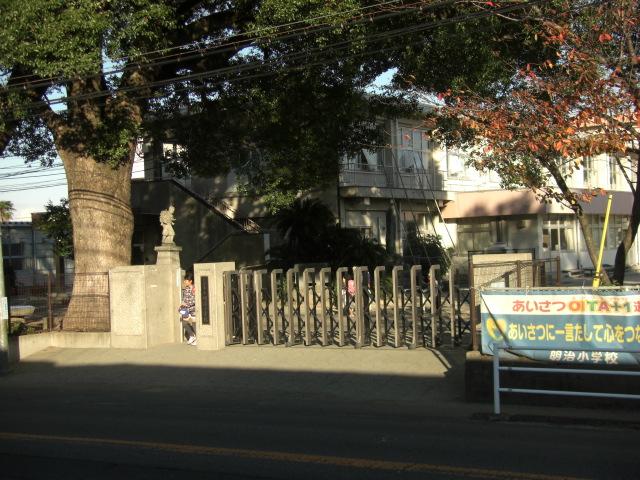Primary school. Is a 9-minute walk up to 700m Meiji elementary school until the Meiji Elementary School.