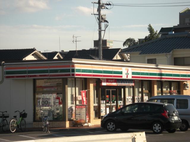 Convenience store. Is a 6-minute walk up to 480m Seven-Eleven to Seven-Eleven.