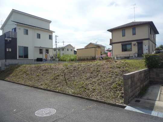 Local land photo. Shooting from the road