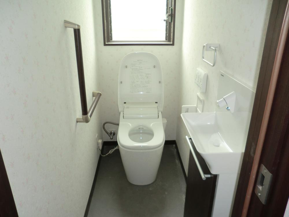 Toilet. First floor toilet La Uno S