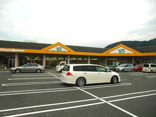 Supermarket. (Ltd.) Takahara Tio Yoshii 210m to the store (Super)