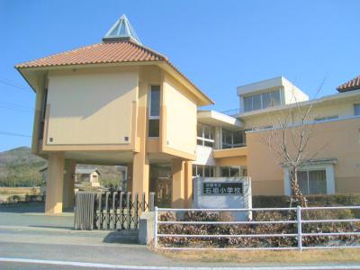 Primary school. 877m to Akaiwa Tateishi phase elementary school