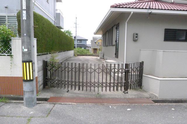Parking lot. Parking column two possible