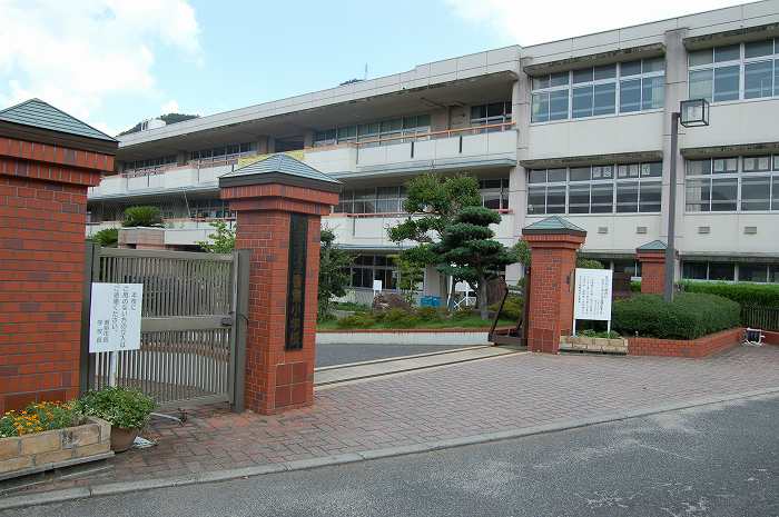 Primary school. Bizen Tatsuka registered elementary school (elementary school) 700m to