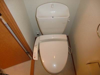 Toilet. It is the same type of room. Different from the actual room