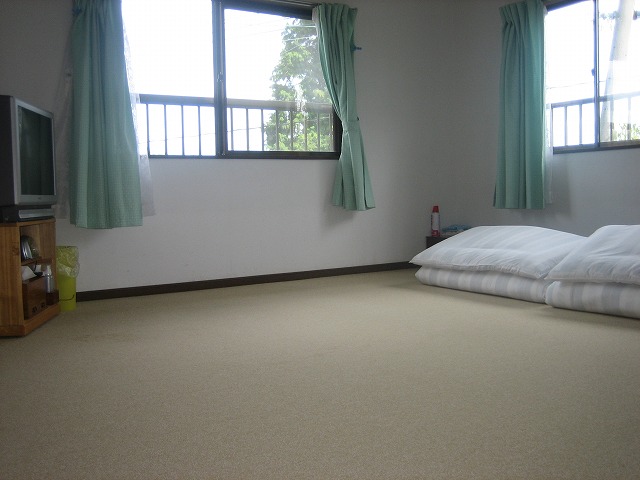 Other room space. 2 Kaiyoshitsu Carpeted floors on top of the flooring