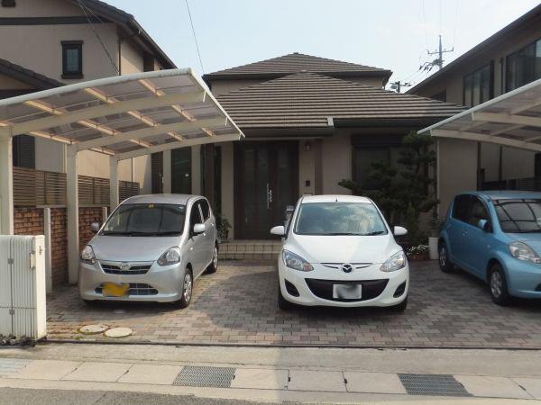 Local appearance photo. Parking 3 units can be. 