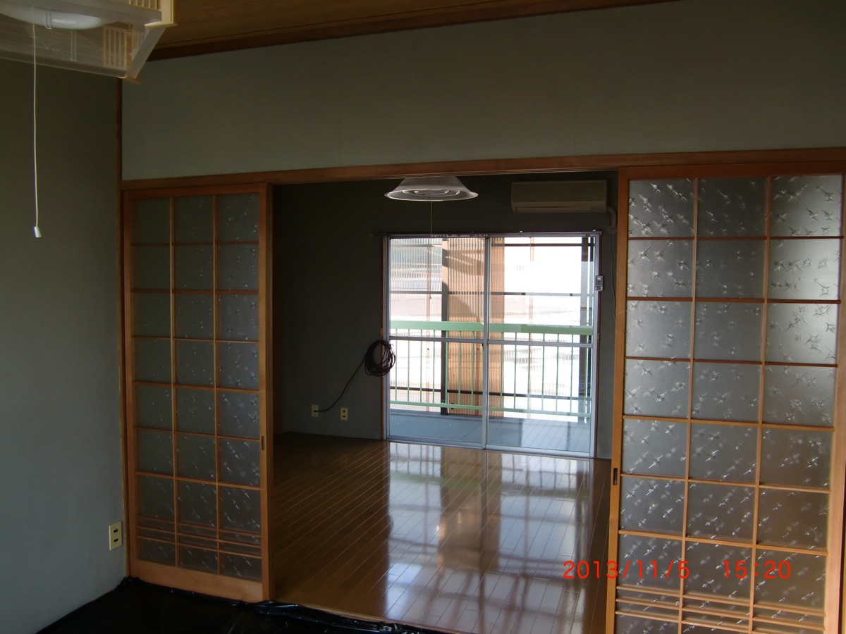 Living and room. Western-style (from Japanese-style side)