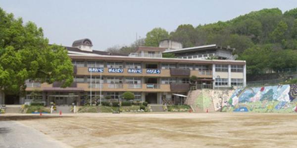 Primary school. Kasaoka 1667m to stand Oi elementary school