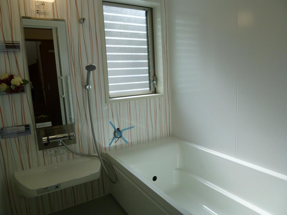 Bathroom. Stylish bathroom with stripe wall