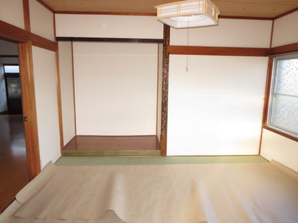 Non-living room. Japanese-style room is also bright