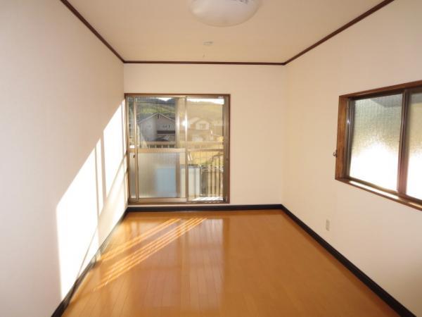 Non-living room. Second floor of the room is sunshine is warm