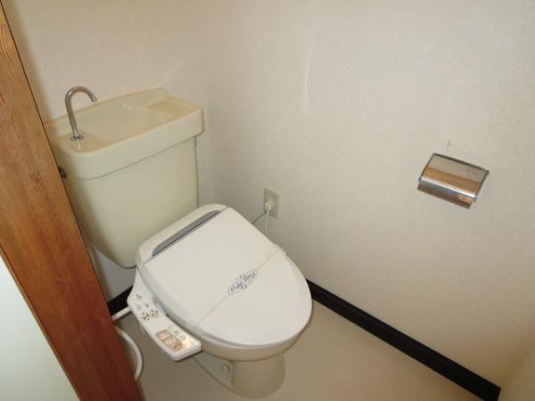 Toilet. There is also a toilet on the second floor.